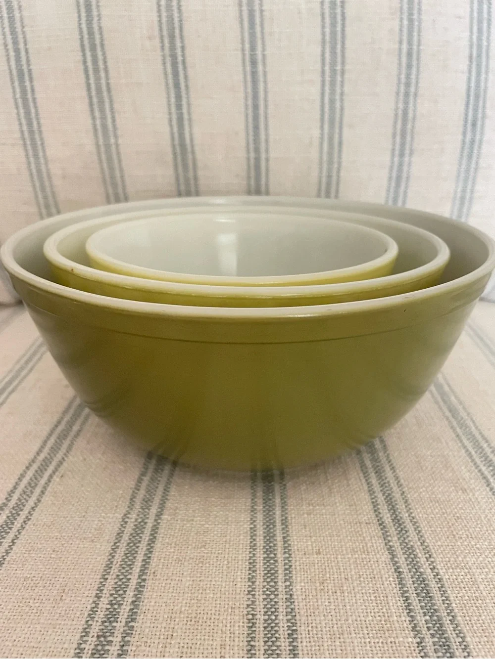 Pyrex Vintage 60s Nesting Mixing Bowls Set in Verde Avocado Green 401 402 & 403